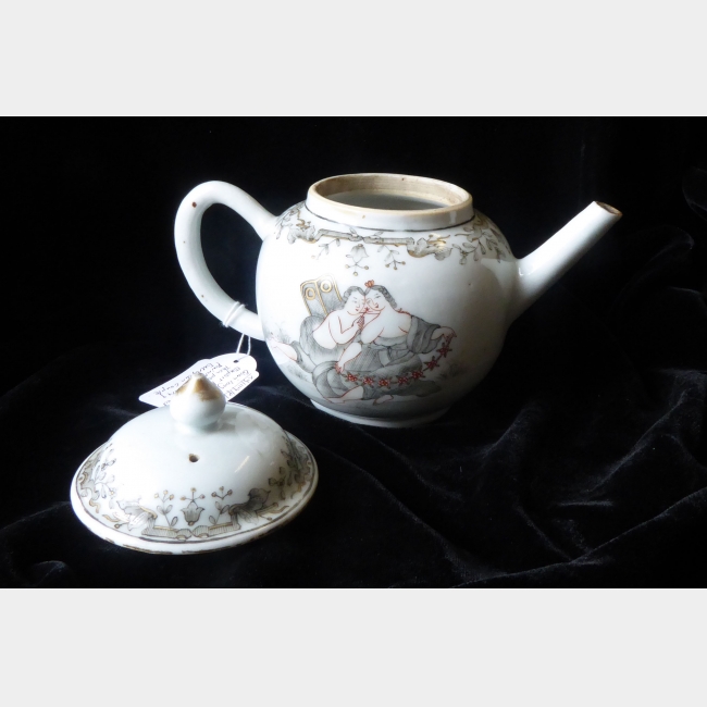 Qian Long Export Porcelain Teapot