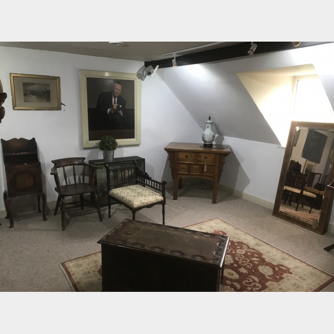 ANTIQUE TRADERS ROOM 32
