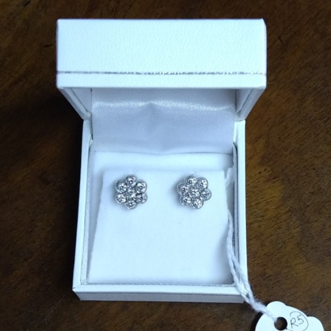 18ct white gold diamond earrings