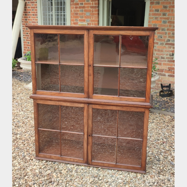 A PAIR OF 19TH CENTURY MAHOGANY WALL HANGING CABINETS