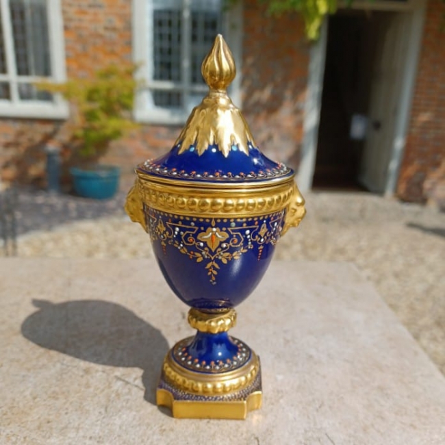 Worcester Miniature Urn