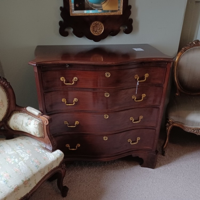 Serpentine Fronted Chest of Drawers