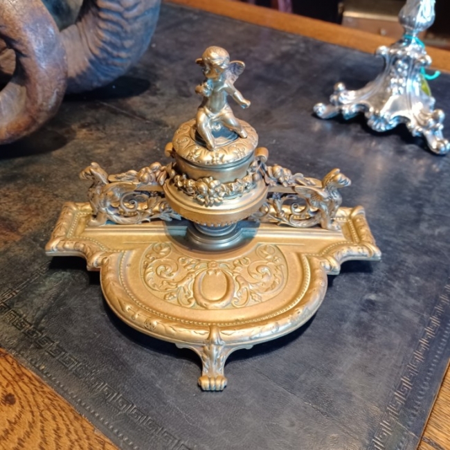 Cherub Desk Stand