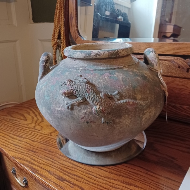 Large Vintage Gecko Pot