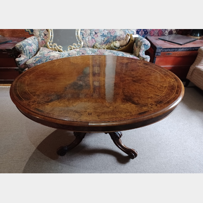 18th Cent. Walnut Looe table