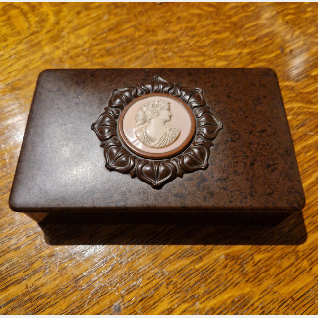 A Fine Very Rare Bakelite Box with Cameo