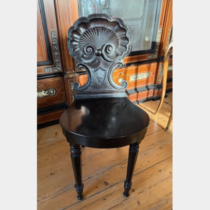 A fine William IV period mahogany shell back hall chair